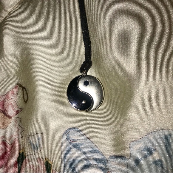Ying Yang - Picture 2 of 4